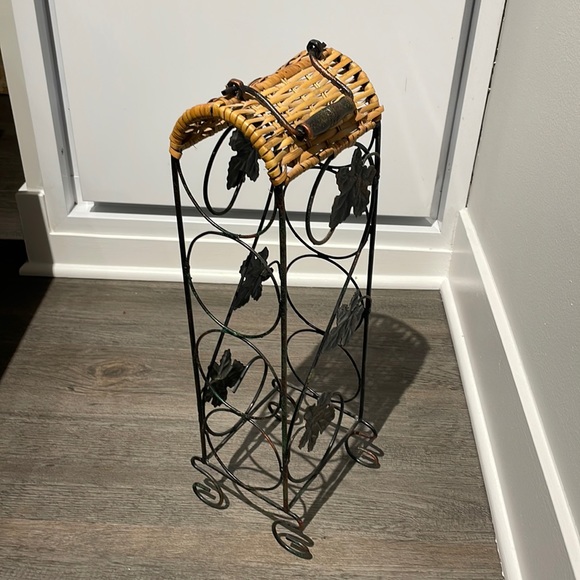 Wine stand holds 4 bottles